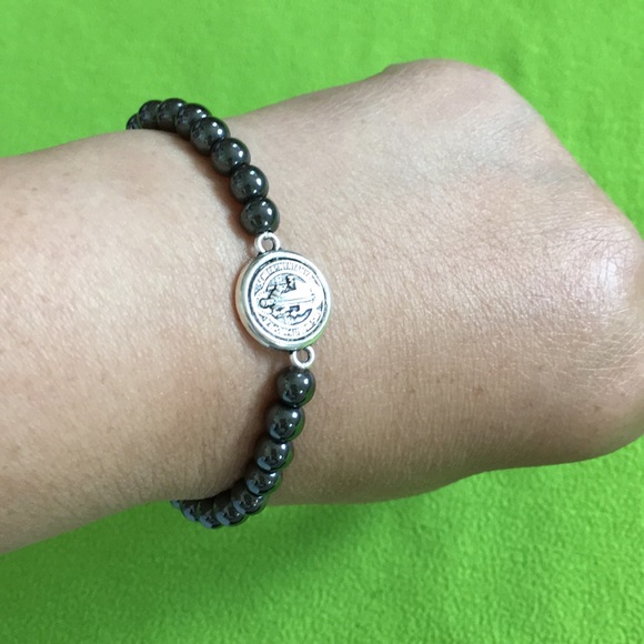 New St Benedict Hematite Bracelet - Picture 3 of 4
